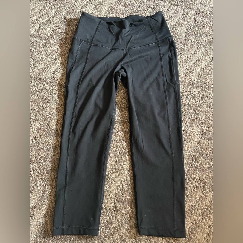 Victorias Secret Sport knockout Capri leggings. size M